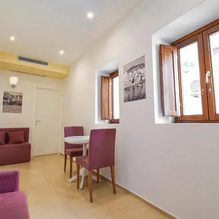 洛萨德温蒂公寓 *